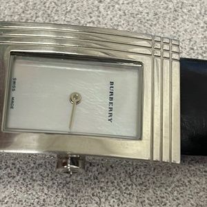 Burberry Bu4100 excellent condition and working